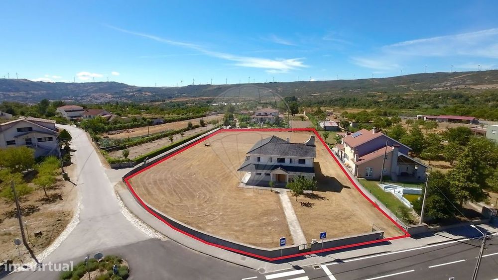 Moradia T4 para venda