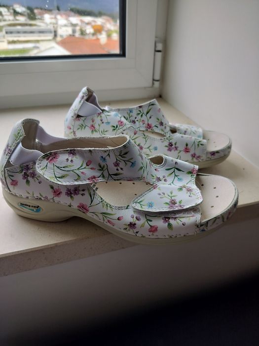 Vendo sandálias ortopédicas