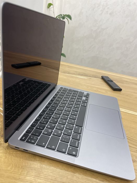 MacBook Air M1,2020 8/256 + Apple Magic Mouse White Multi-Touch