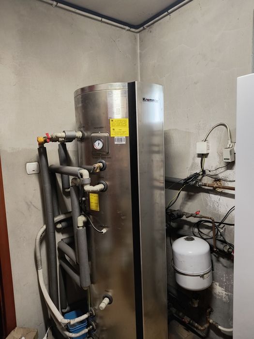 powietrzna pompę ciepła o mocy min. 5,3kWc + zasobnik