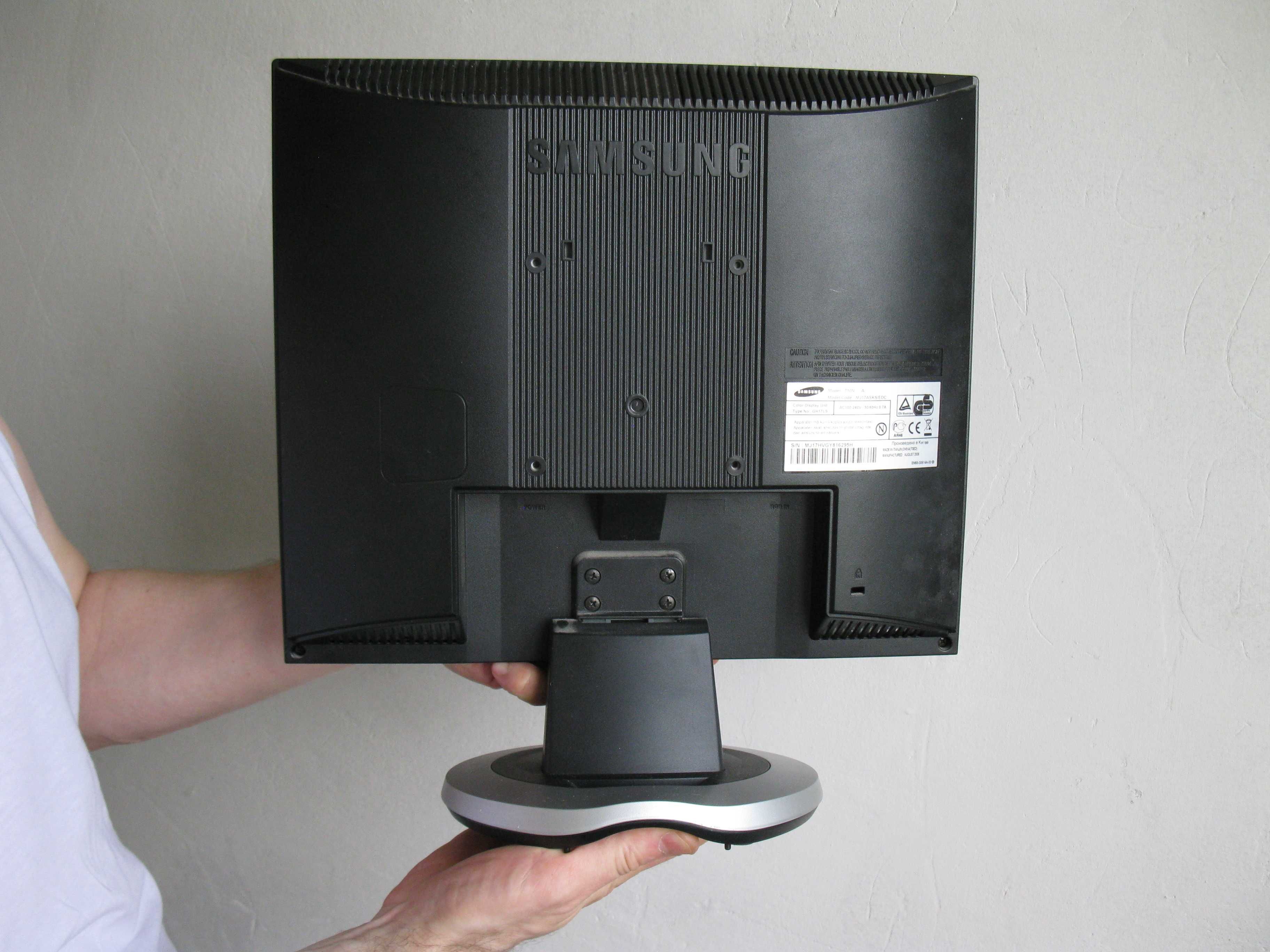 Монитор Samsung SyncMaster 710N