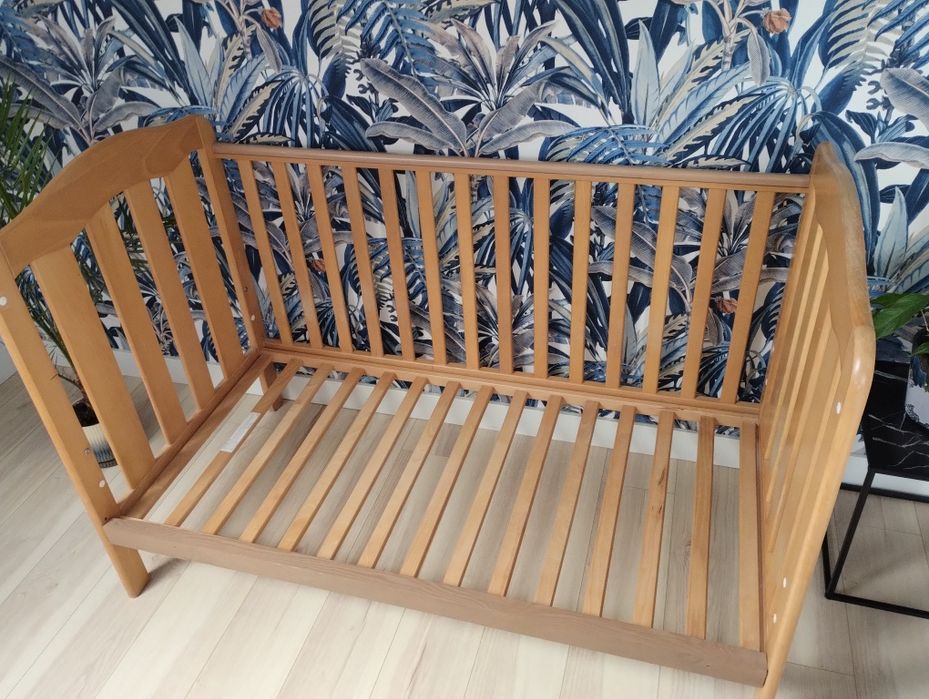 Łóżeczko dziecięce drewniane