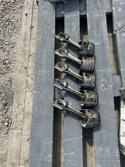 Tlok z korbowodem Mercdes W211 2.7 cdi