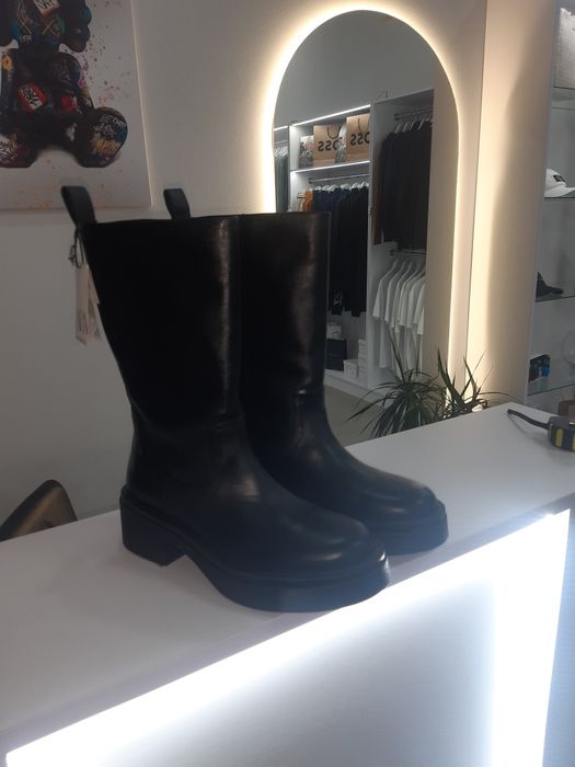 Продам чоботи Zara.