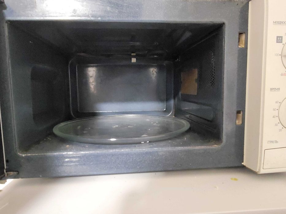 Мікрохвильовка Samsung (працює тільки гриль) CE 2718 NR