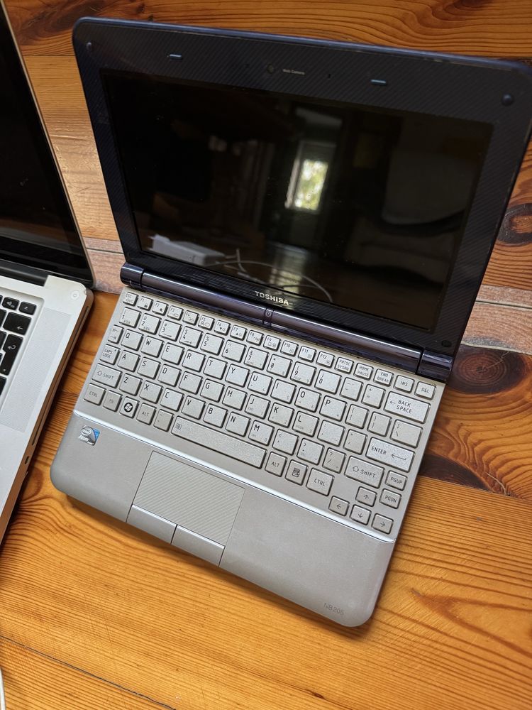 Sprzedam dwa laptopy macbook A 1286 i toshiba