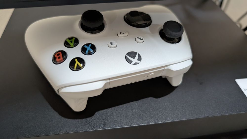 Xbox one 1000GB +pad