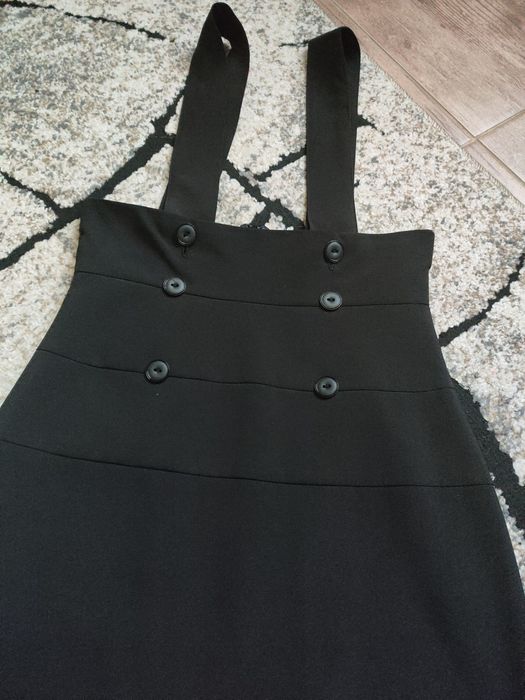 Czarna spódnica na szelki, z wysokim stanem, rozmiar 36