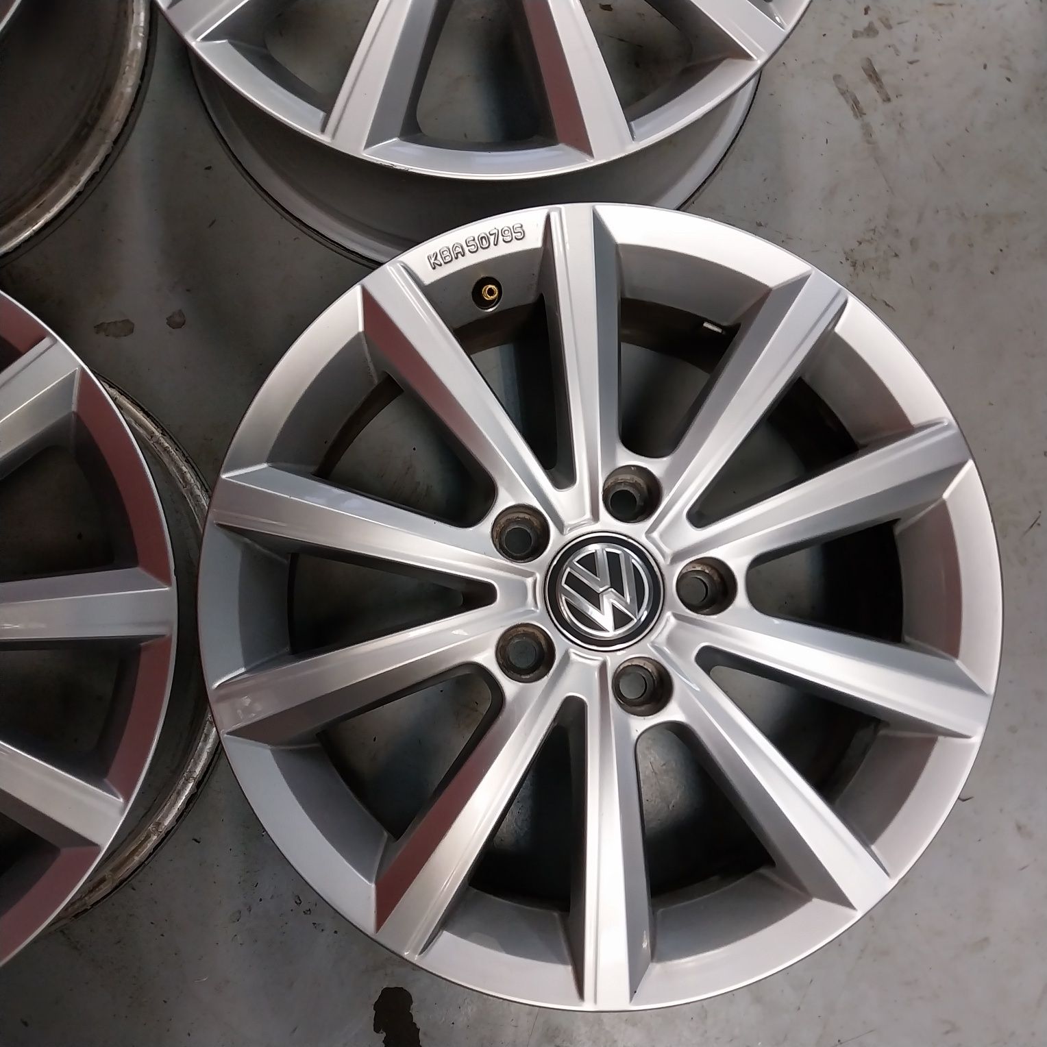 Oryginalne Felgi Aluminiowe VW R16 5x112 6J ET 48