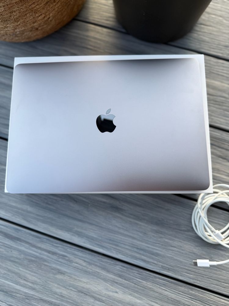 Macbook AiR M1 2023r 8gb ssd256 stan igła!!!