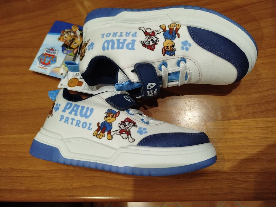Buty sportowe Paw Patrol ze świecącą podeszwą rozmiar 29 Nowe