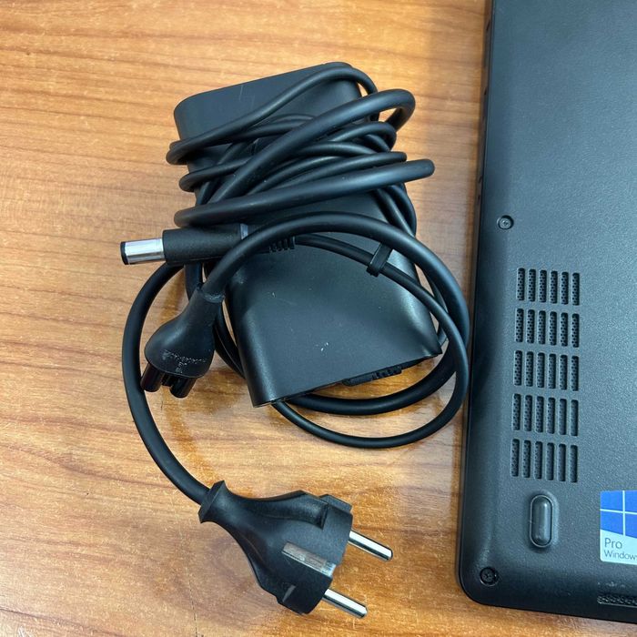 Portátil DELL Latitude 5580