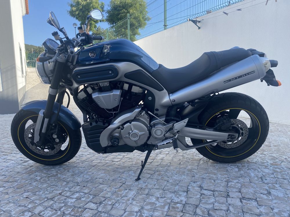 Yamaha MT-01 2007 poucos kms impecavel