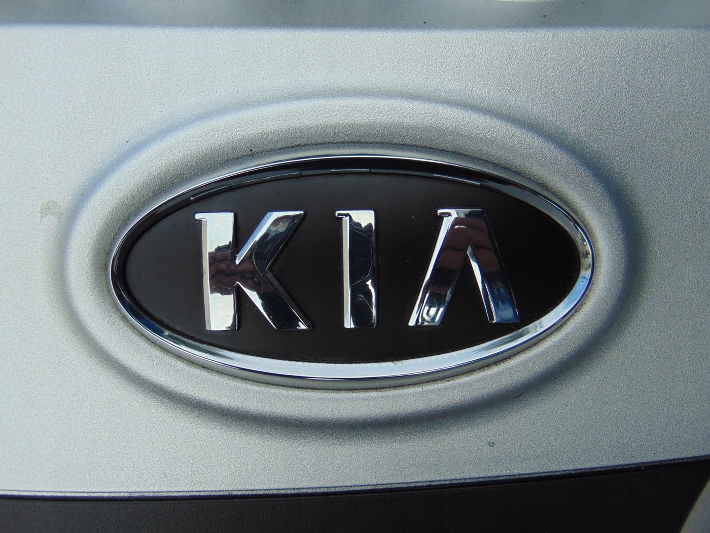 GÓRNA OSŁONA SILNIKA KIA SPORTAGE 2 II 04r- 2.7 V6