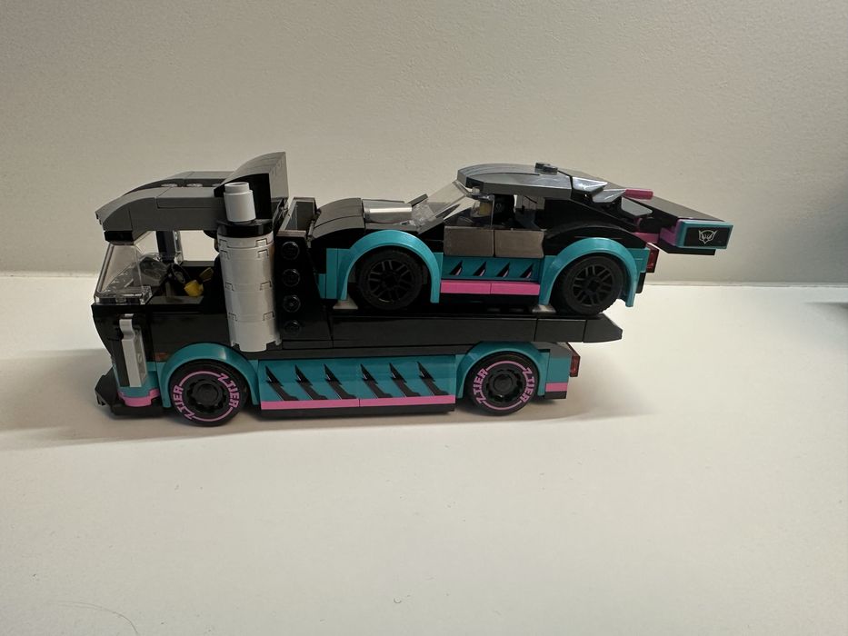 Конструктор LEGO City автомобіль-автовоз