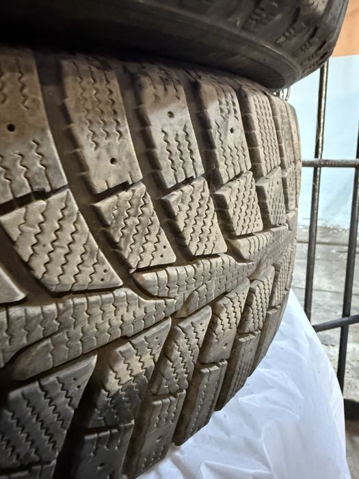 Резина зимова 235/60 R 18