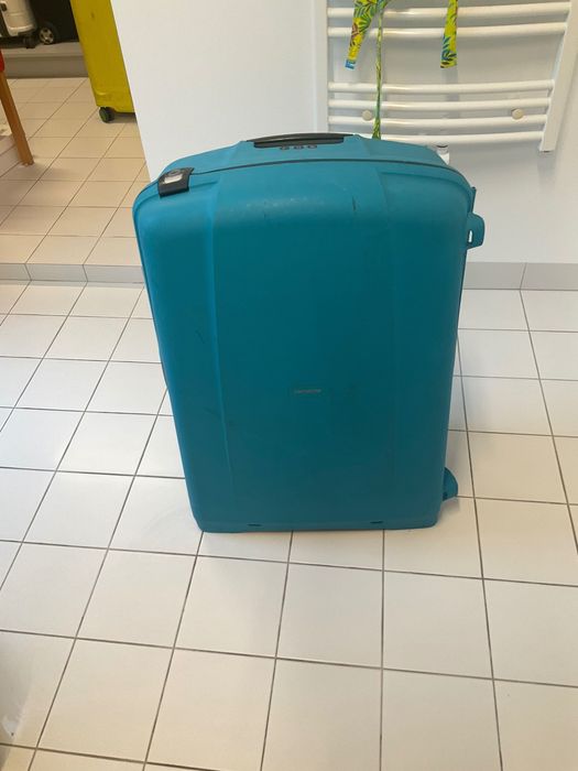 Plastikowa walizka do samolotu duża Samsonite