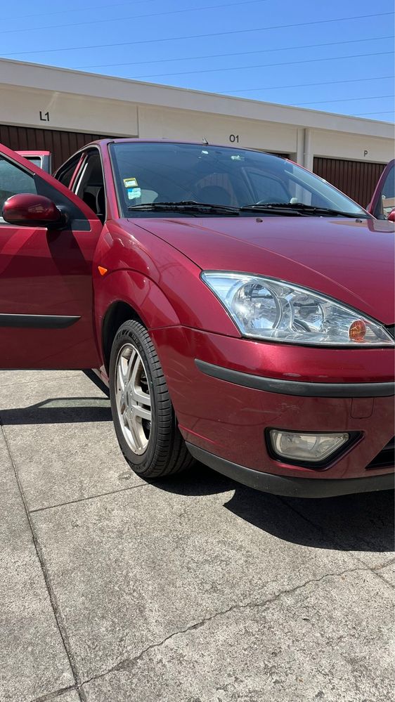 Ford Focus 1.4 Gasolina 5 portas – 2003 – 90.000 km