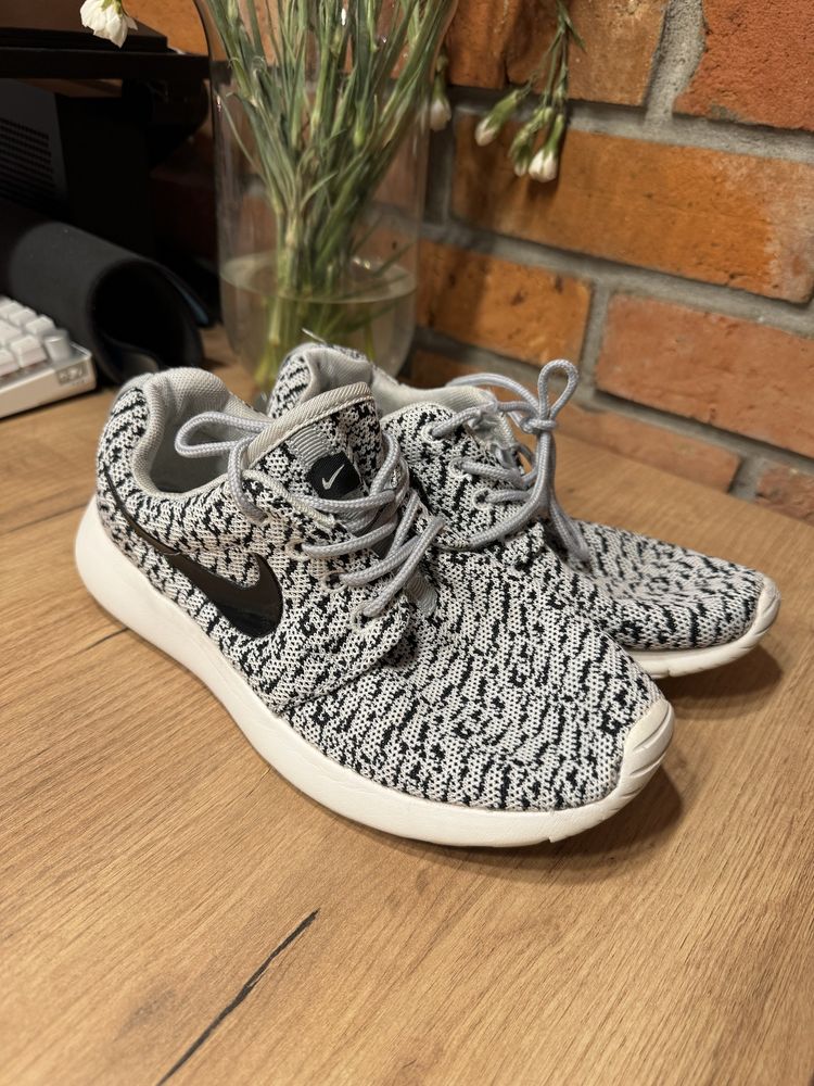 Buty Nike Roshe Run Oreo 39 Eu