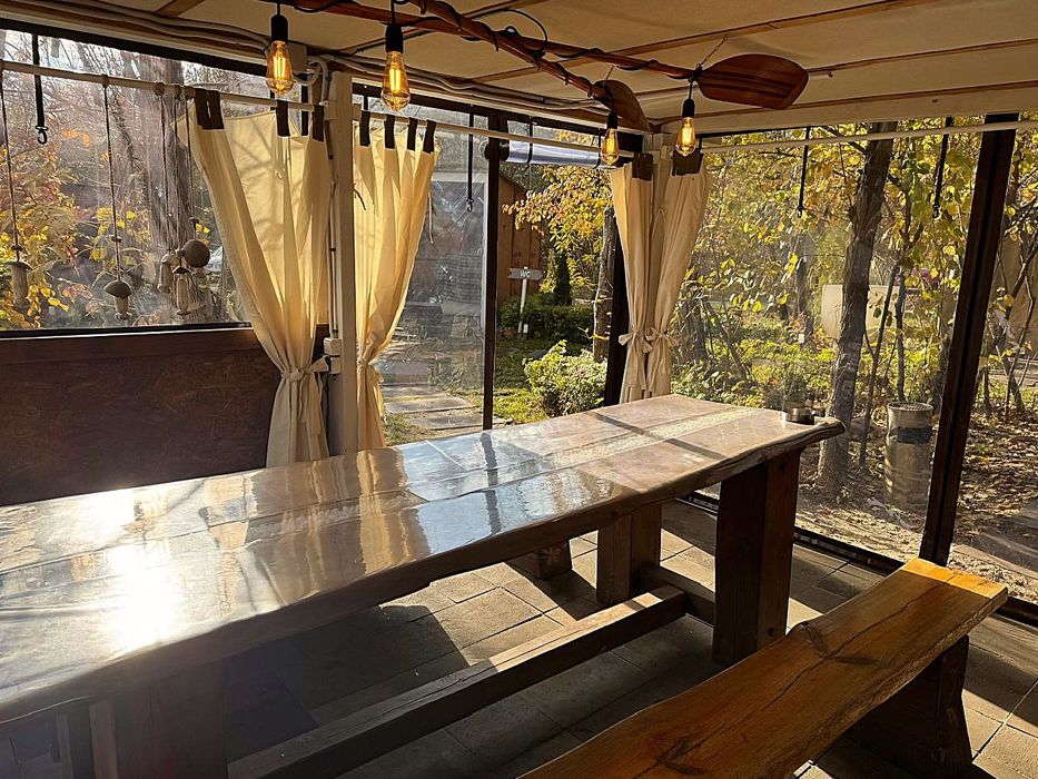 Тепла бесідка. Чан. Здається на Новий Рік.