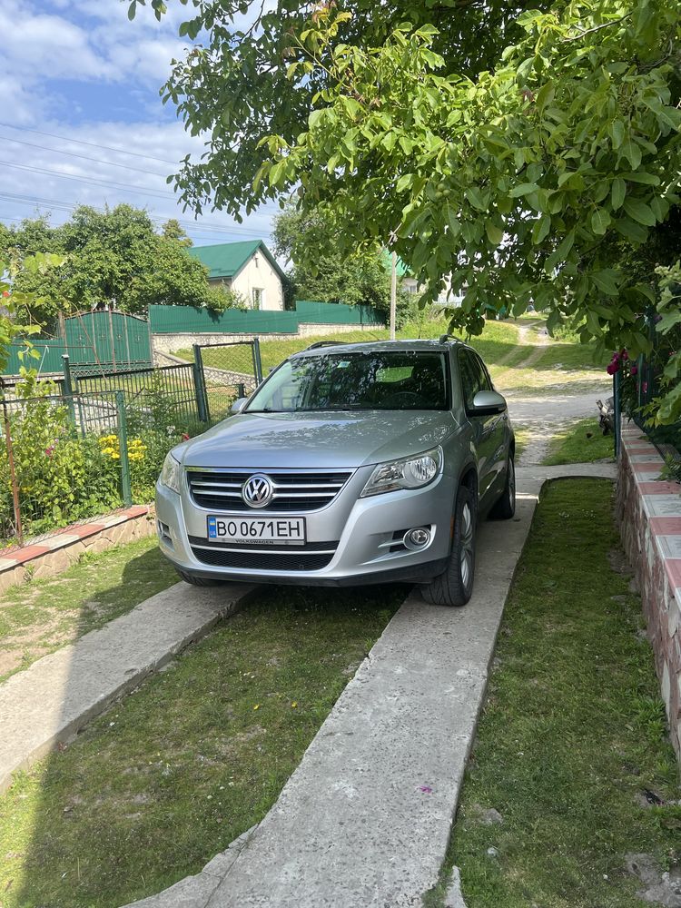 Продам Volkswagen Tiguan 2.0 бензин америка не битий