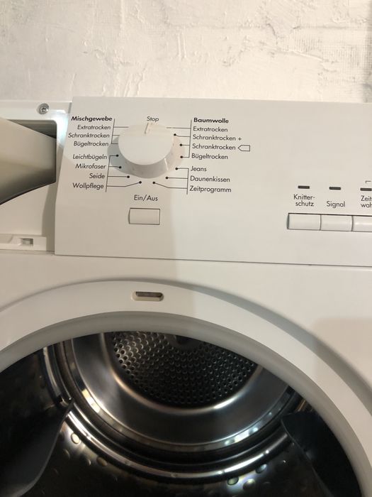 сушильна компресорна машина для білизни AEG