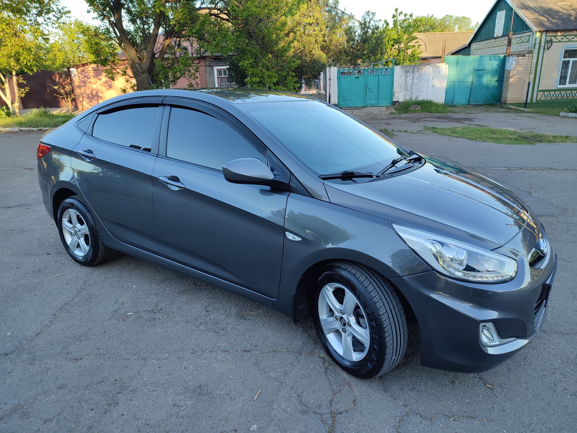 Hyundai Accent 2013 restaling 1.4 Avtomat