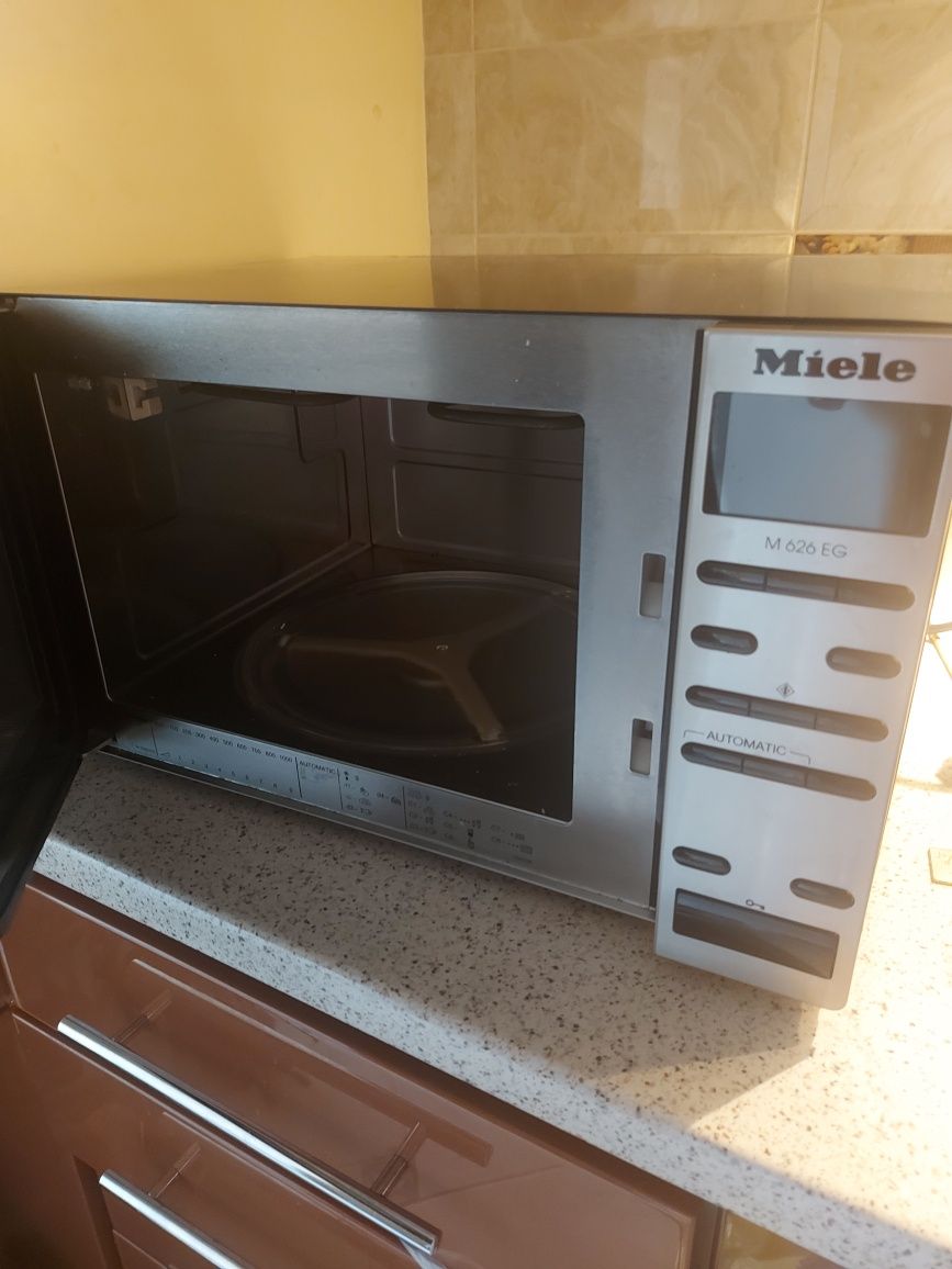 Мікрохвильова піч Miele M626EG