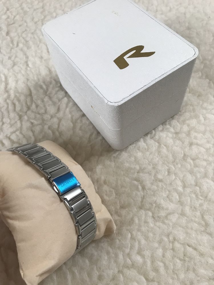 Klasyczny elegancki srebrny zegarek Quartz, białe pudełko