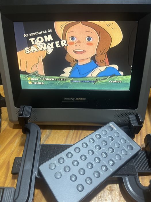 Vendo dvd duplo para automove banco  de traz