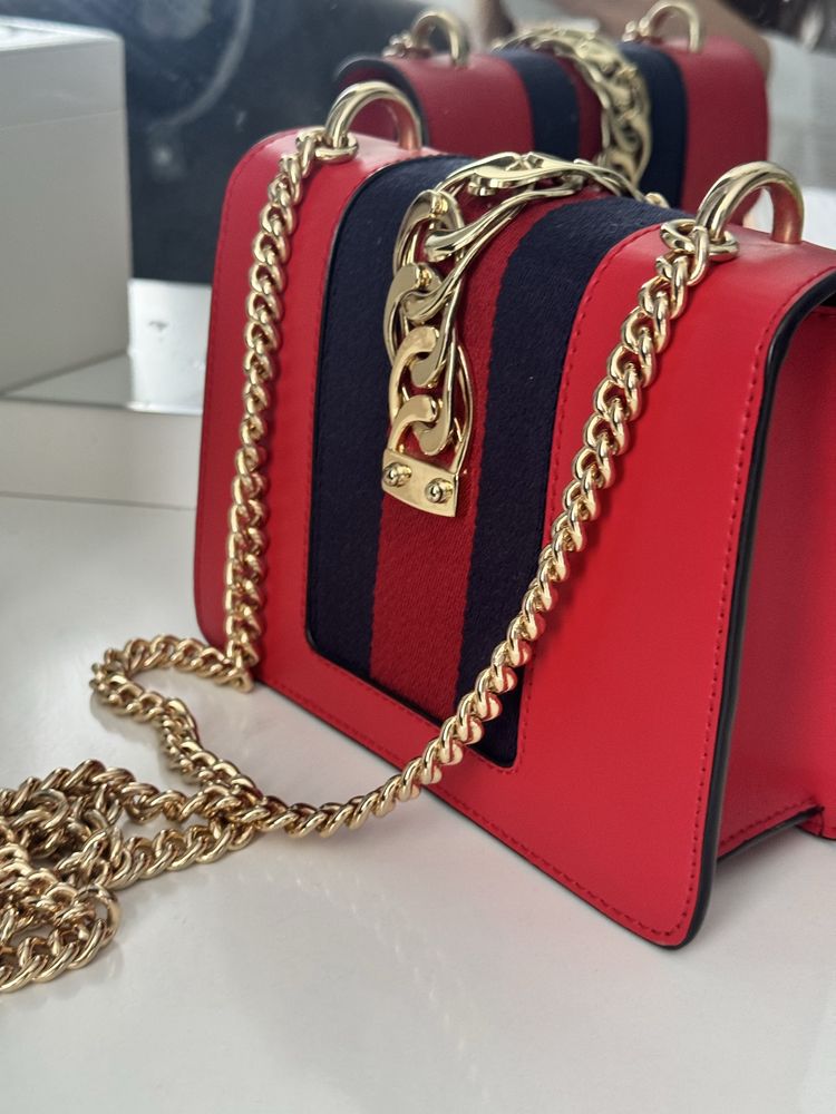 Червона сумка gucci