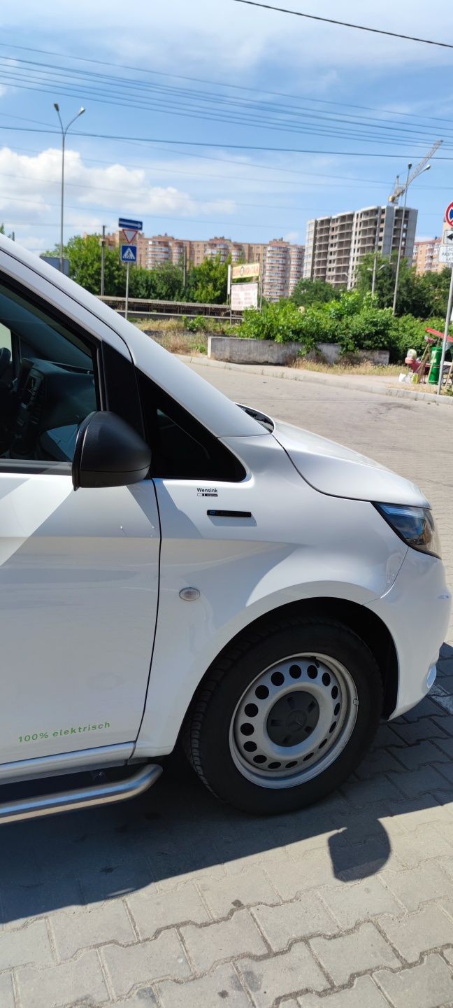 Продаю электрический Mercedes-Benz е-Vito