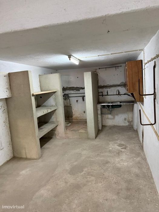 Garagem portão direto rua com wc e cozinha