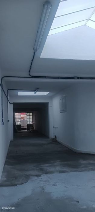 Armazém Queluz perto Cp