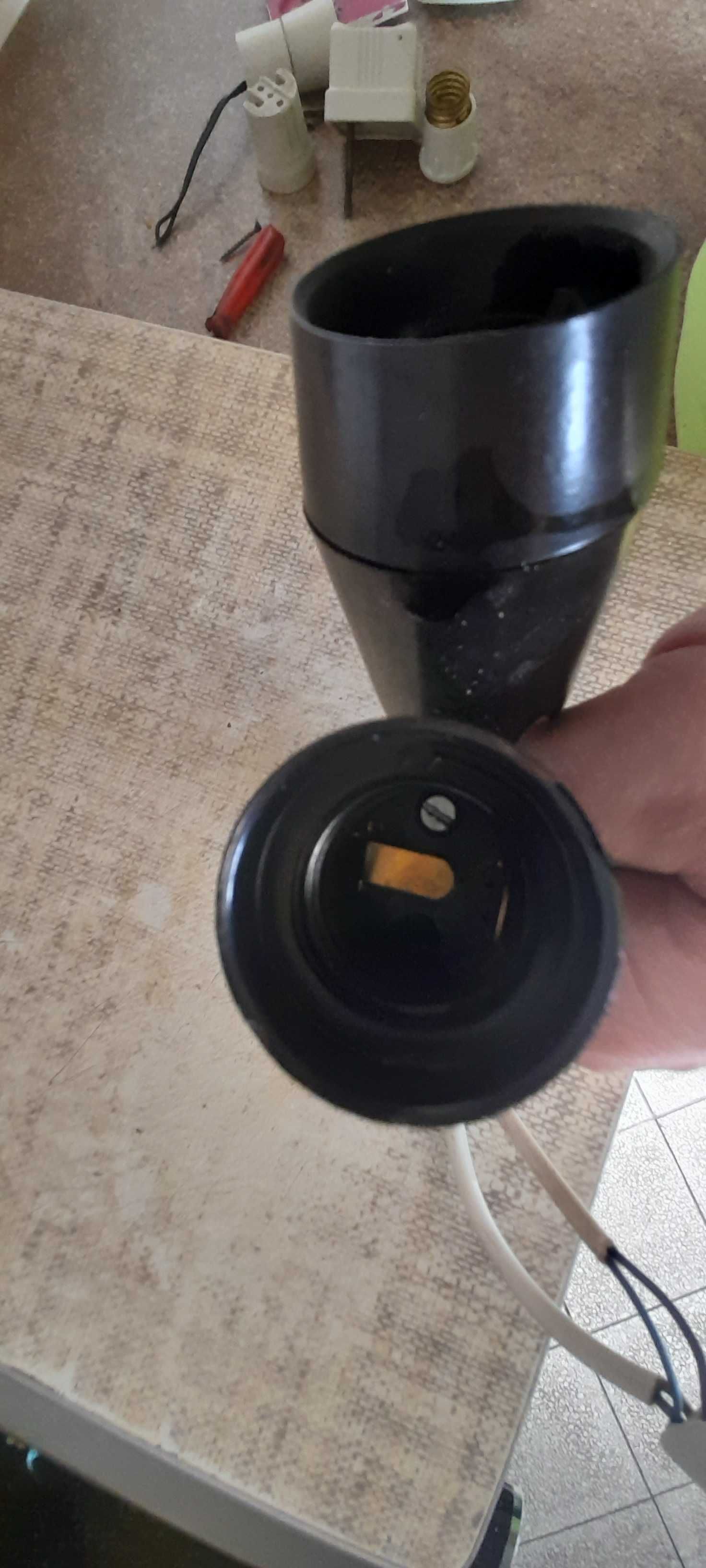 Starocia z garażu oprawki żarówek