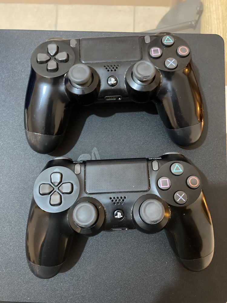 PlayStation 4 com 13 jogos