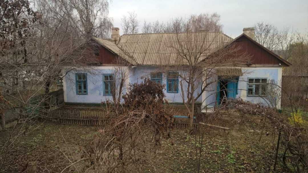 Продам будинок по вул.Центральній з присадибною ділянкою