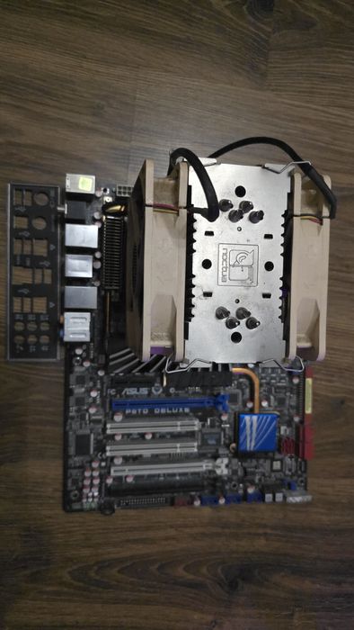 Материнська плата Asus P6TD Delux