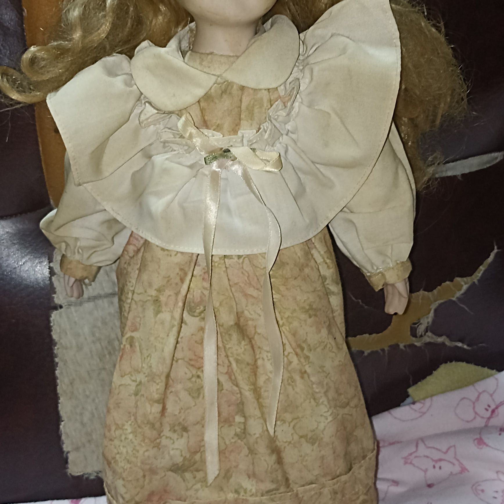 Boneca Antiga de Porcelana