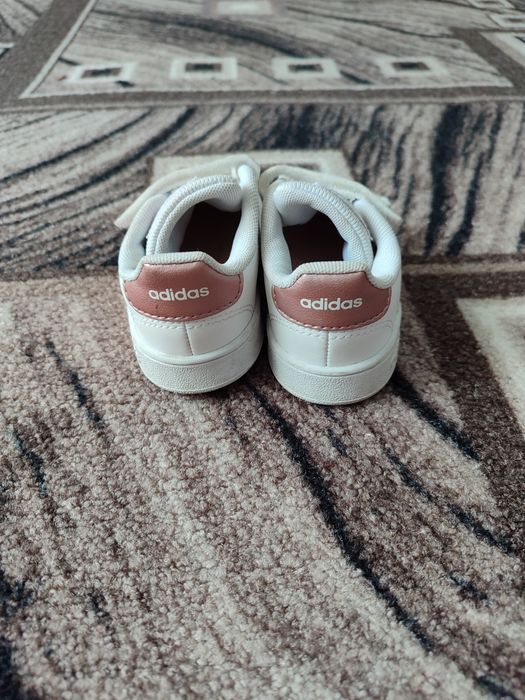 Красовки для дівчинки устілка 13.5 см розмір 23