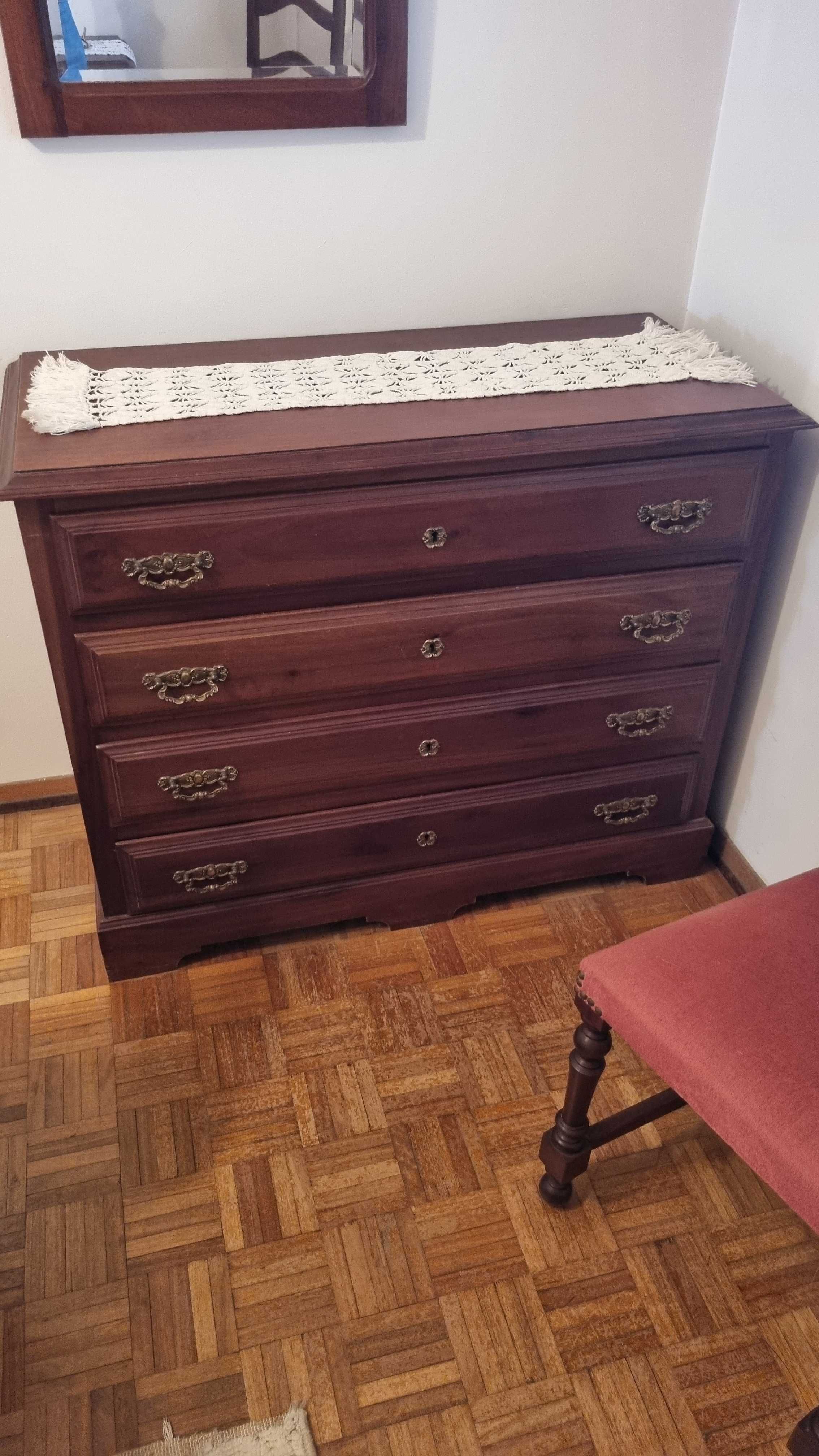 Comoda quarto vintage em mogno escurecido
