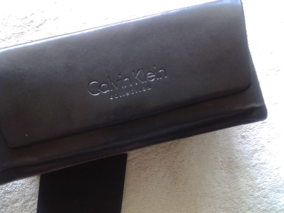 Calvin Klein etui do okularów