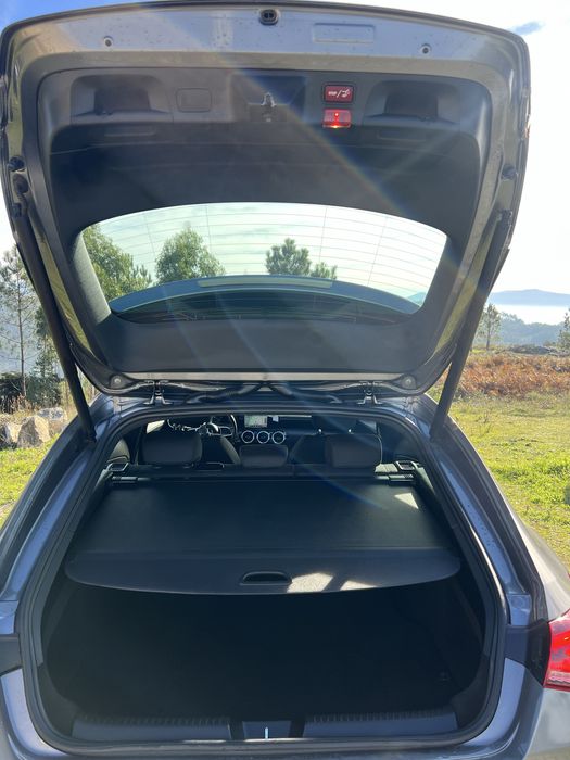 Mercedes-Benz 180 d Shooting Brake Nacional km 52 mil ano 2020