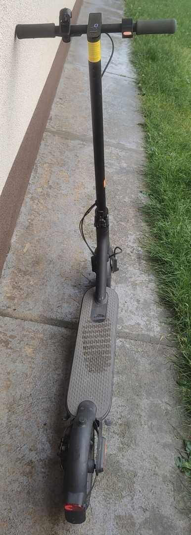 hulajnoga Mi Electric Scooter Essential.