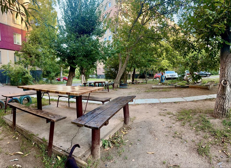 3-х « 8 лікарня» вул Чарівна, 4/9, не кутова