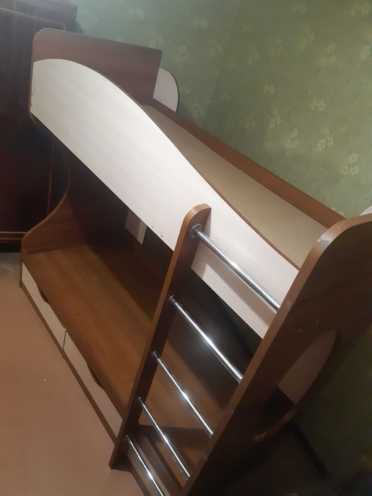 Двоповерхове ліжко