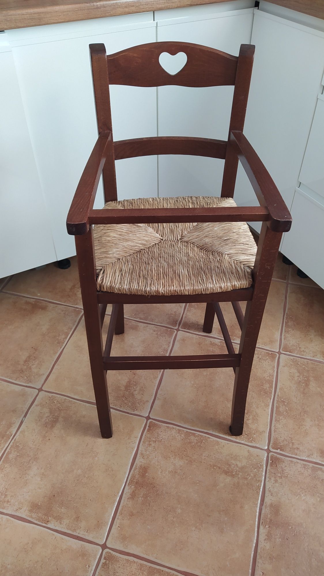 Krzeslo dla dziecka wysokie drewniane
