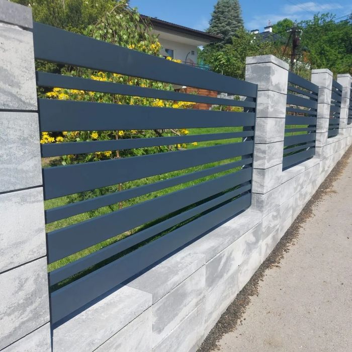 Montaż ogrodzeń Małopolska – siatka, panele, palisady, Joniec, BrukBet