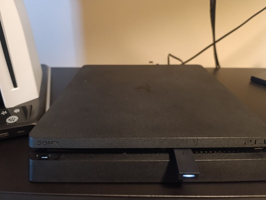 PS4 Slim 1 TB S/Comando