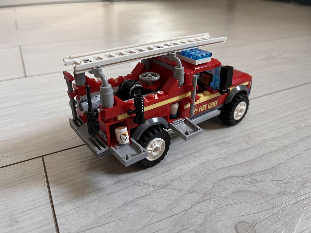 LEGO City 60231 Terenówka komendantki straży pożarna
